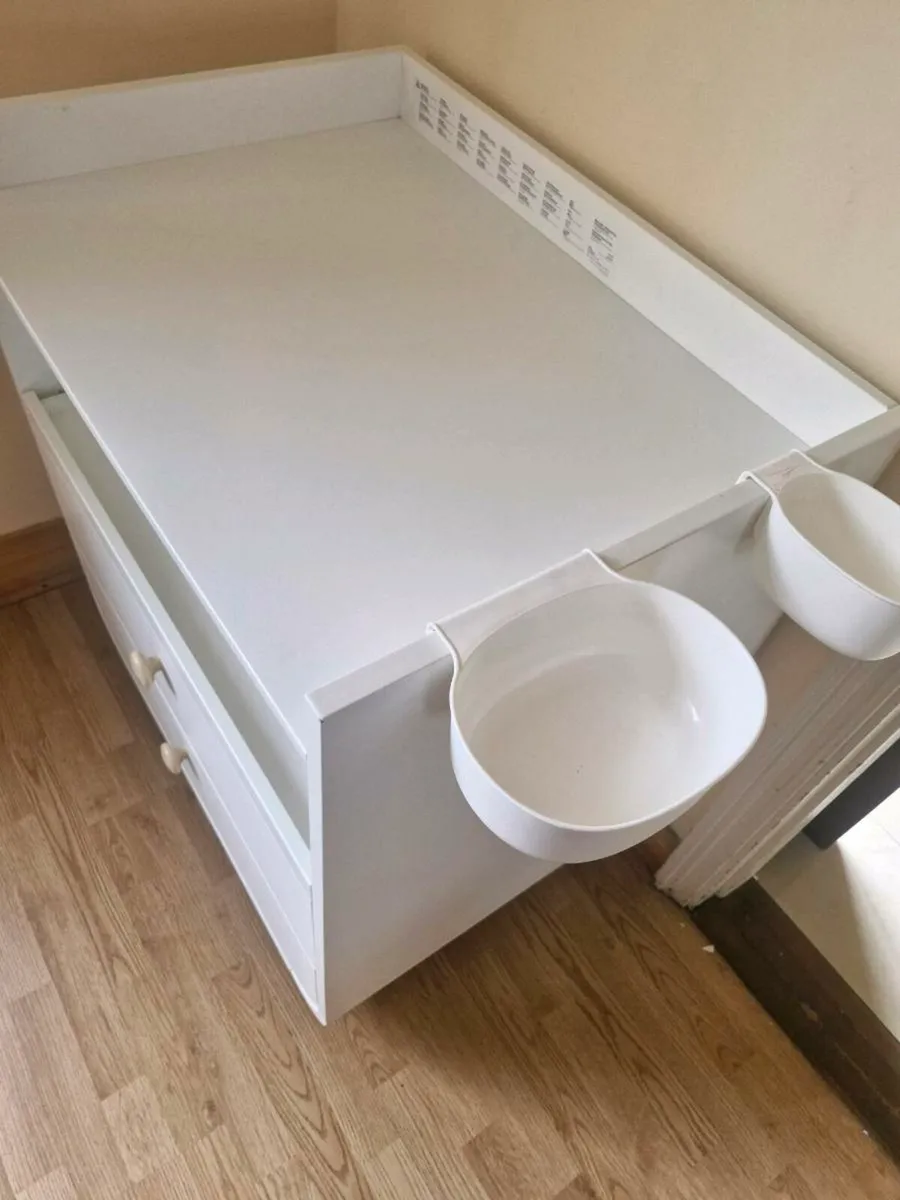 Changing table - Image 3