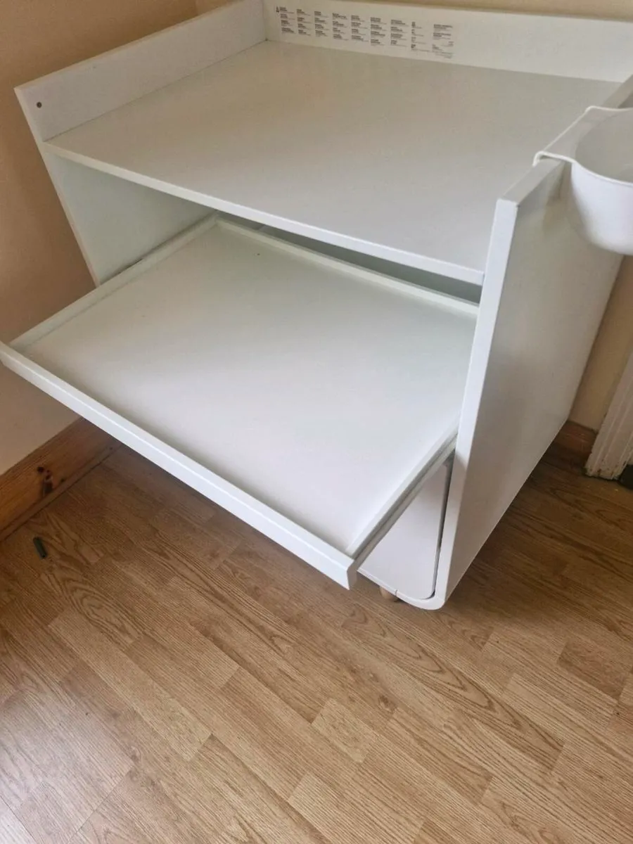 Changing table - Image 4