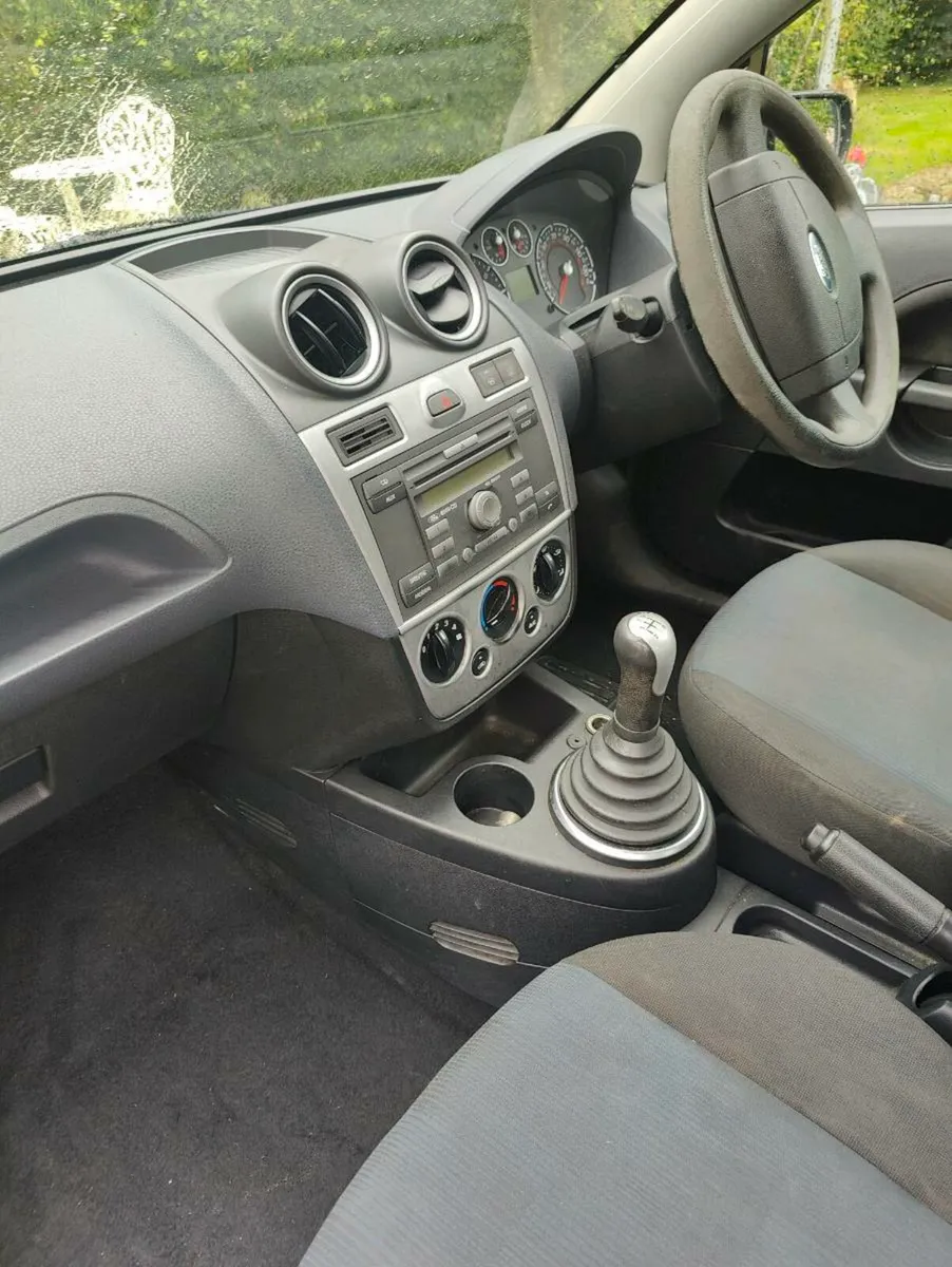 08 Ford Fiesta - Image 4