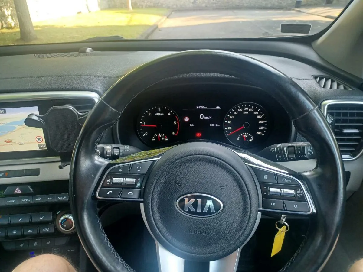 Car - Image 3