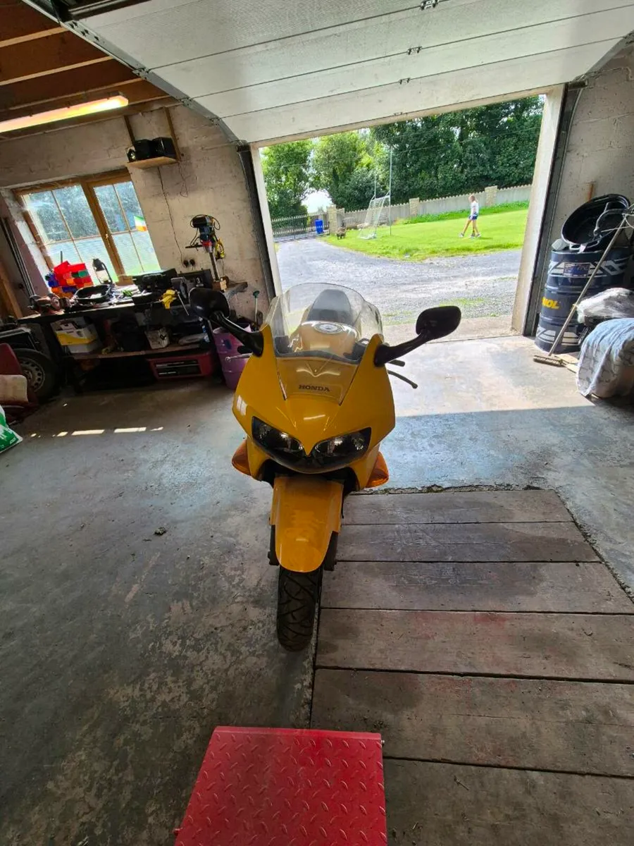 Honda VFR 800 - Image 2