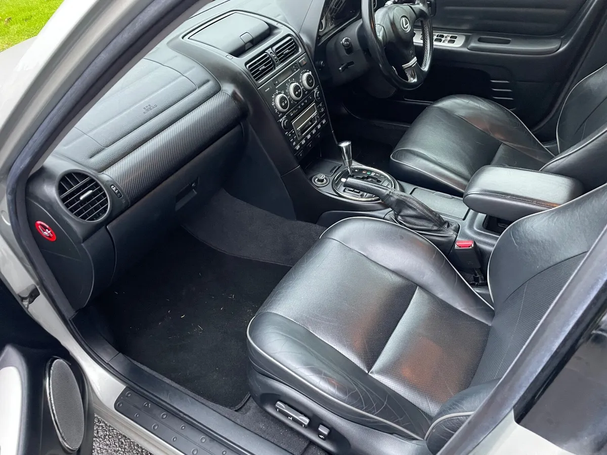 Lexus IS 2004 - Image 1