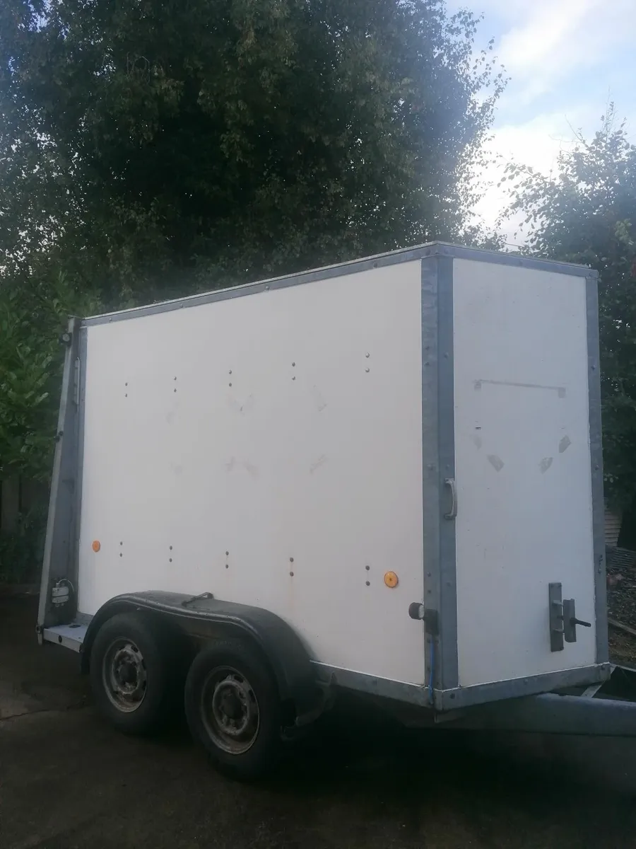 Trailer - Image 1