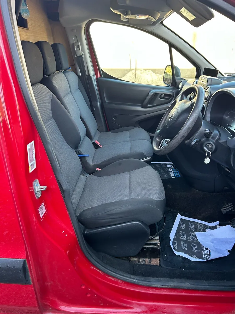 171 Citroen Berlingo Van - Image 2