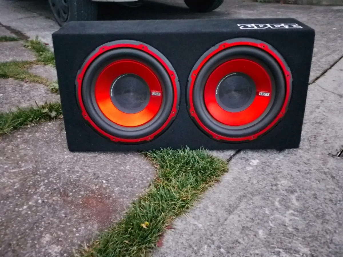 Car subwoofer and amp - Image 1