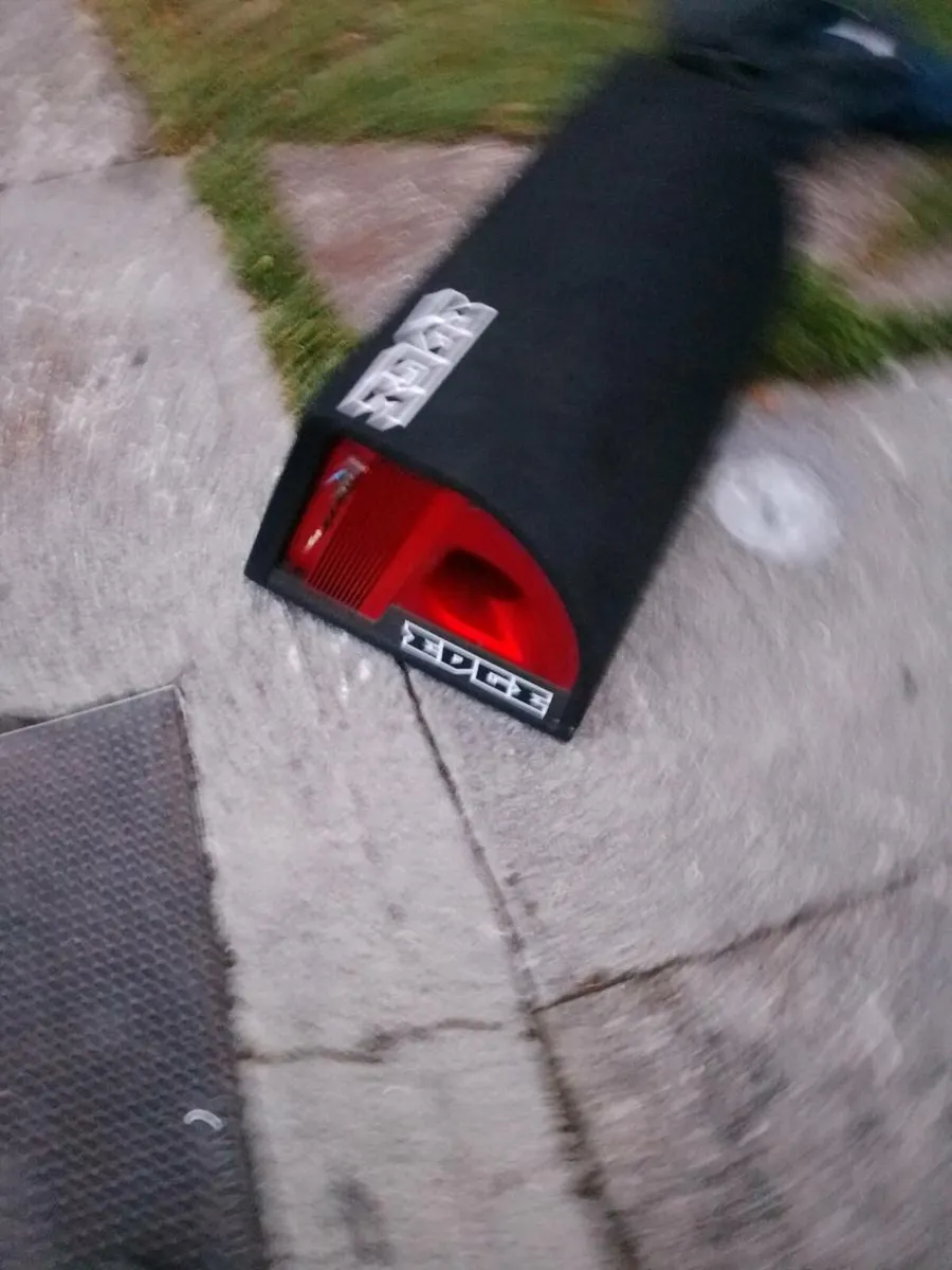 Car subwoofer and amp - Image 3