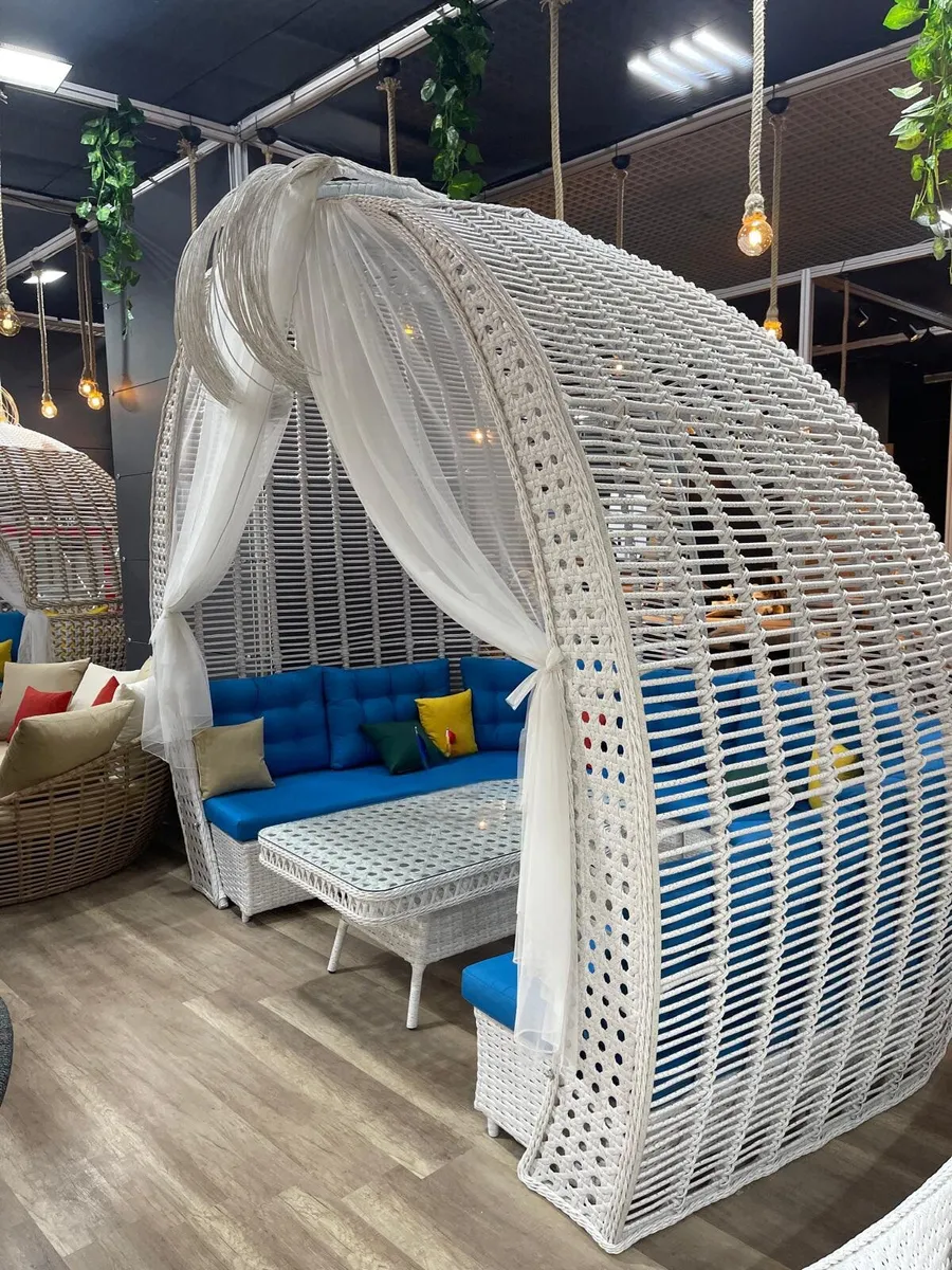 Outdoor pod lounge, brand new. - Image 1