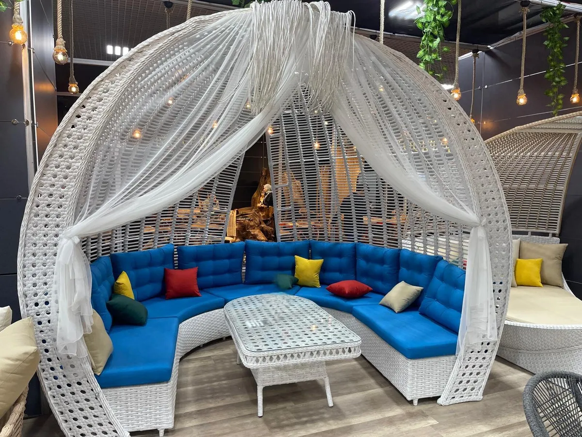 Outdoor pod lounge, brand new. - Image 2