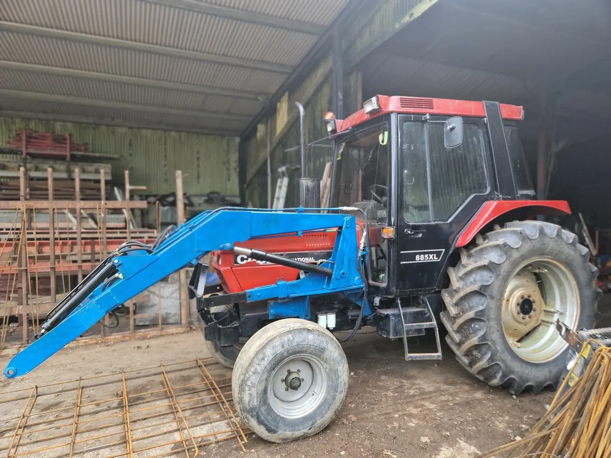 CASE International 885XL with Random Power Loader - Image 1