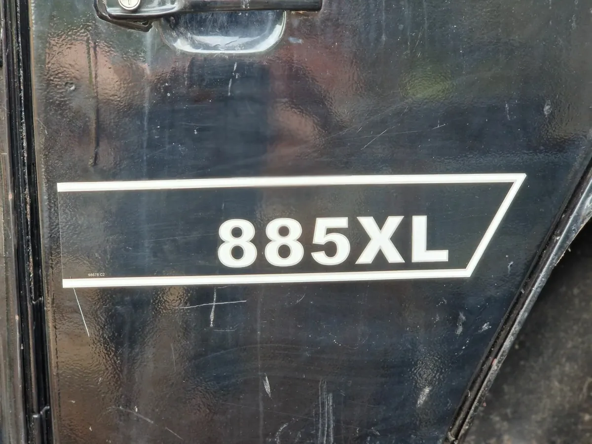CASE International 885XL with Random Power Loader - Image 3