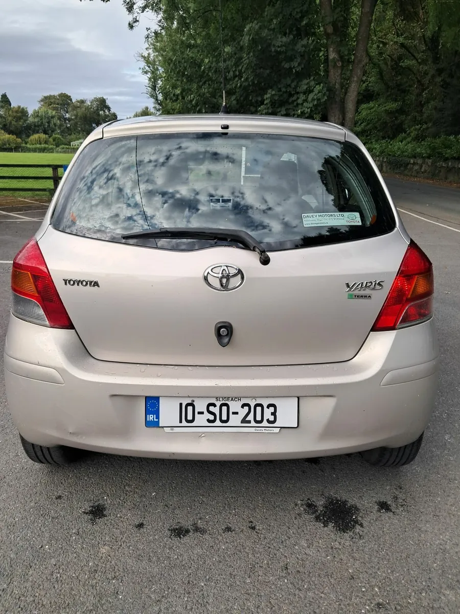 Toyota Yaris 2010 - Image 2