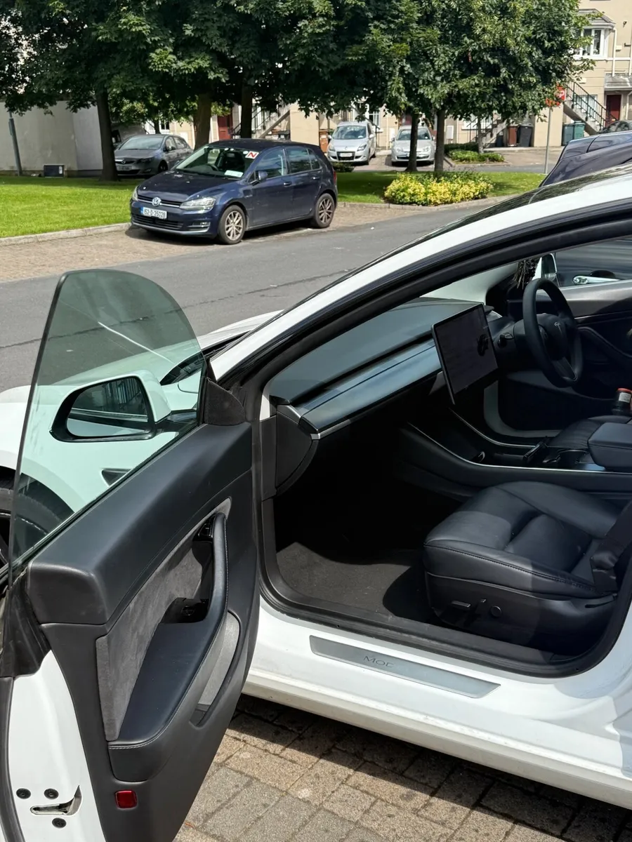 Tesla Model 3 2020 - Image 3