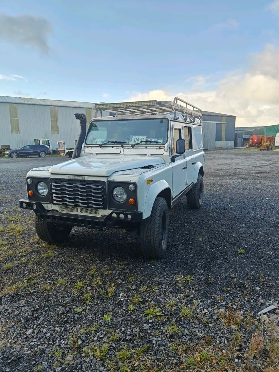 2004 Land Rover Defender 110 td5 crewcab - Image 1