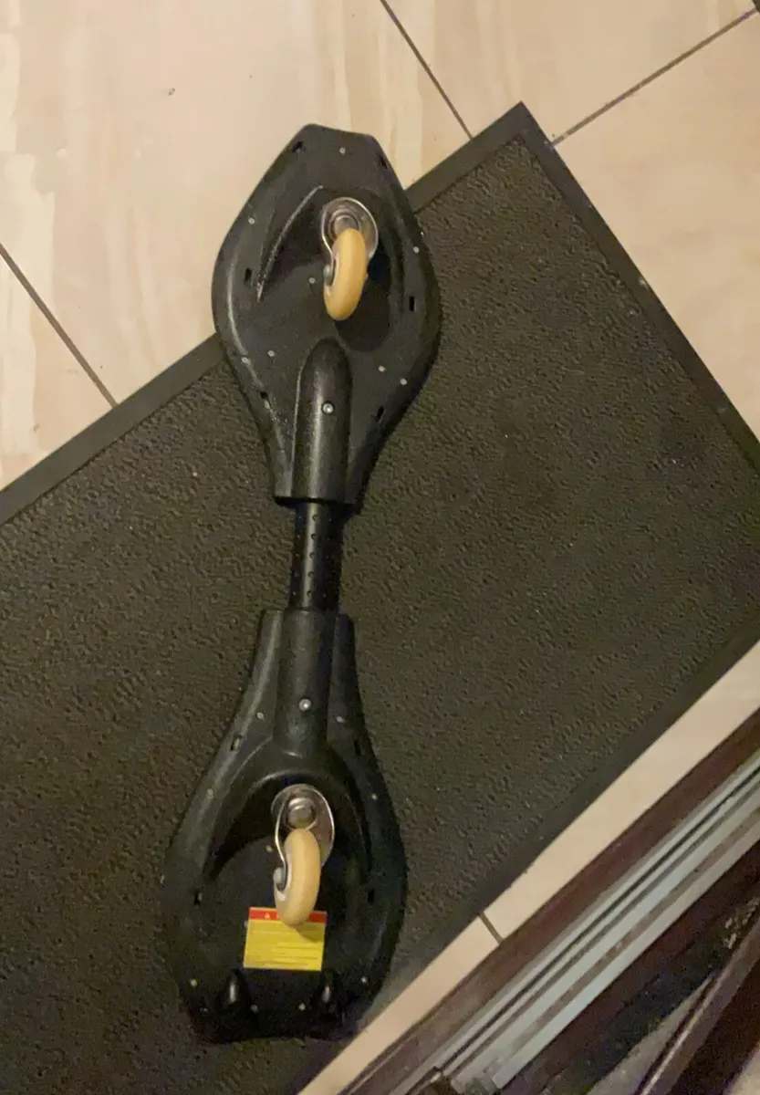 Skate board - Image 2