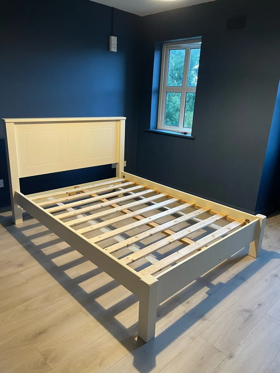 Solid double bed base - Image 1