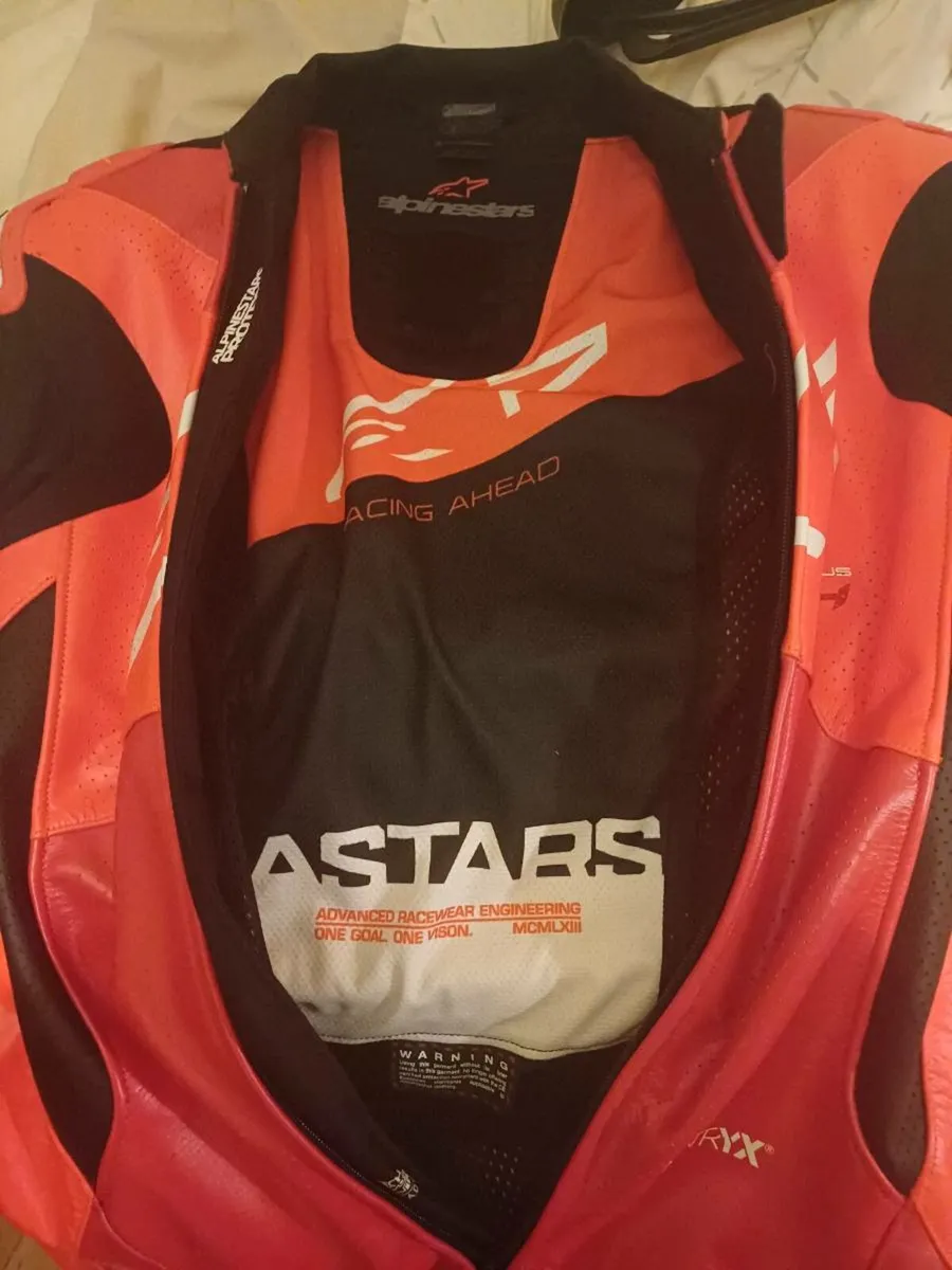 Alpinestars gp v4 suit - Image 3