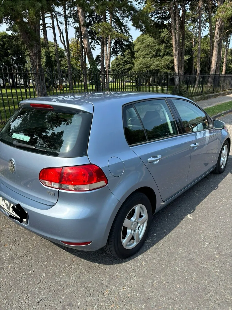 Volkswagen Golf 2010 - Image 2