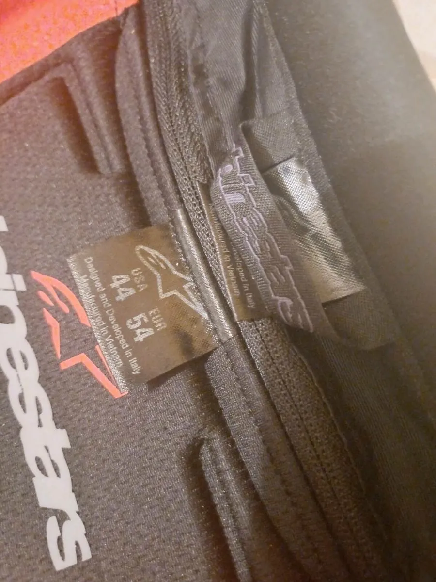 Alpinestars gp v4 suit - Image 4