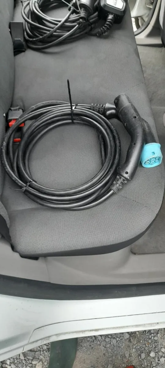 Renault Zoe 2015 AUTOMATIC 5 Door HATCHBACK - Image 2