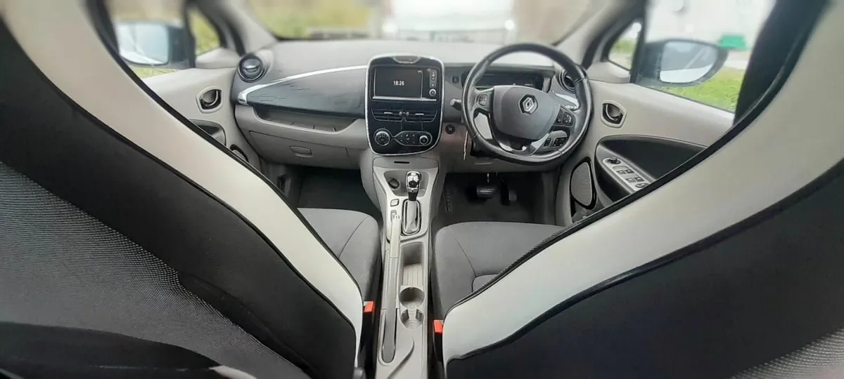 Renault Zoe 2015 AUTOMATIC 5 Door HATCHBACK - Image 3