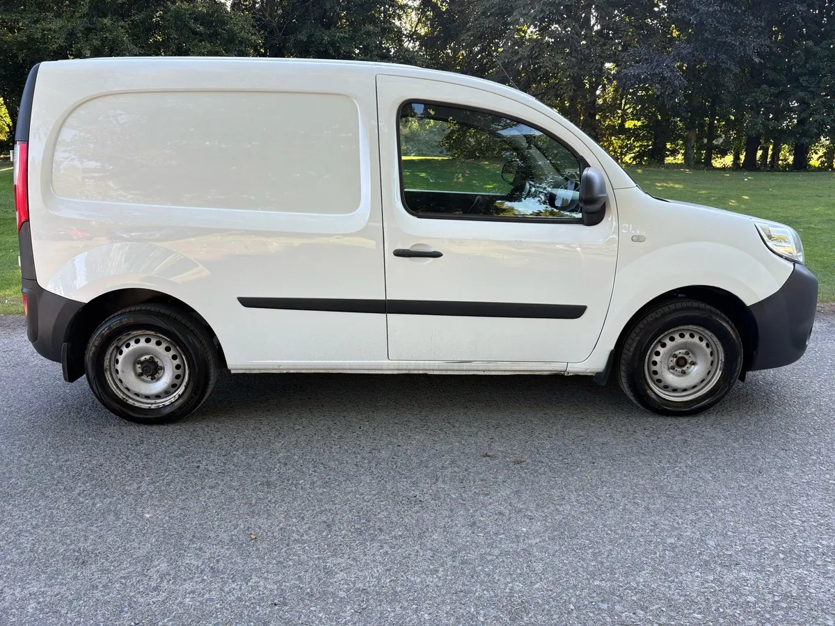 2017 Renault Kangoo Cvrt & tax - Image 4