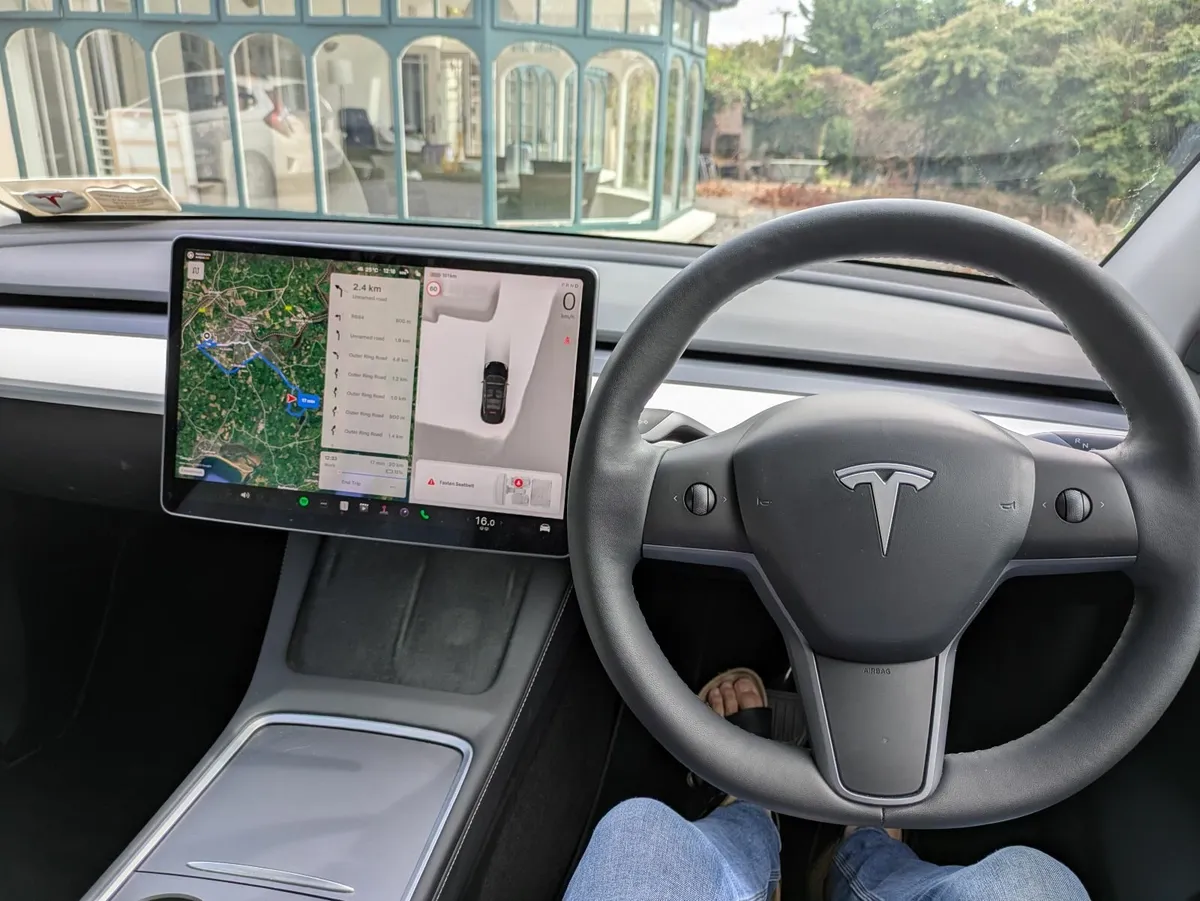 Tesla Model Y 2023 - Image 4