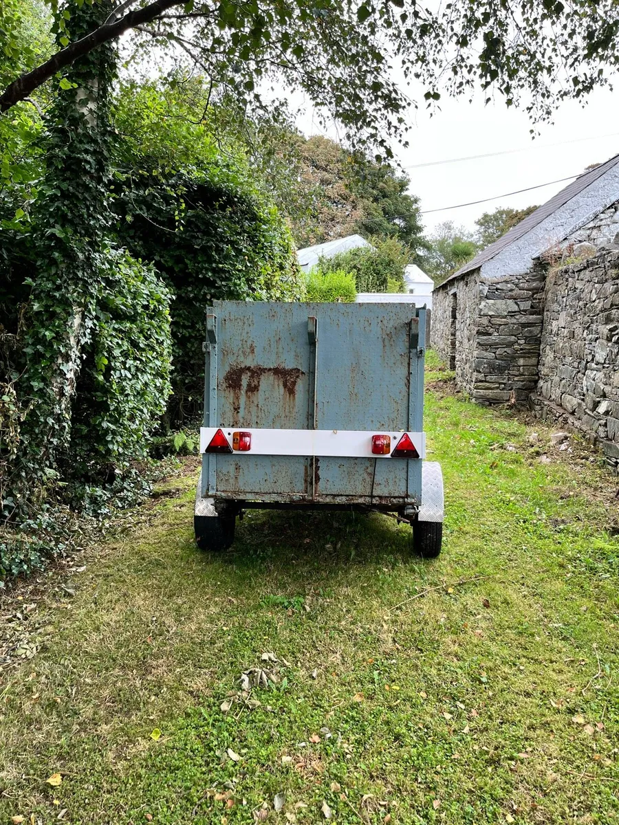 Trailer - Image 1