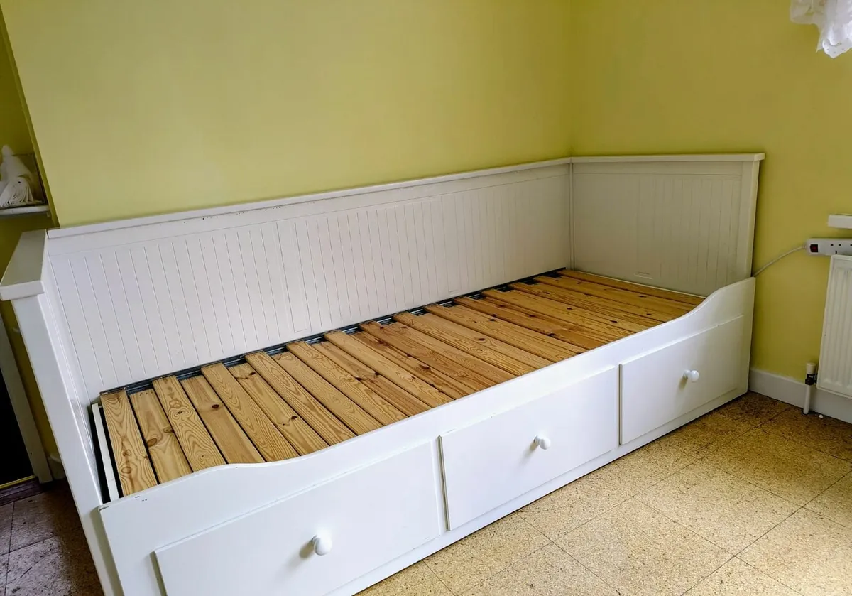 Day Bed - Image 2