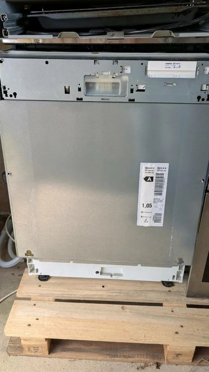 Double Oven, Hob, Dishwasher, Coffee Machine - Image 2