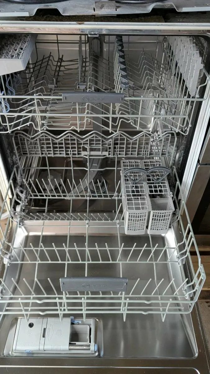 Double Oven, Hob, Dishwasher, Coffee Machine - Image 3