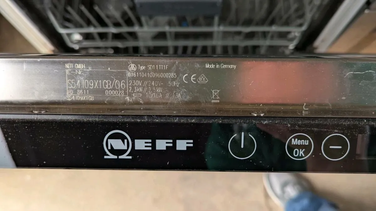 Double Oven, Hob, Dishwasher, Coffee Machine - Image 4