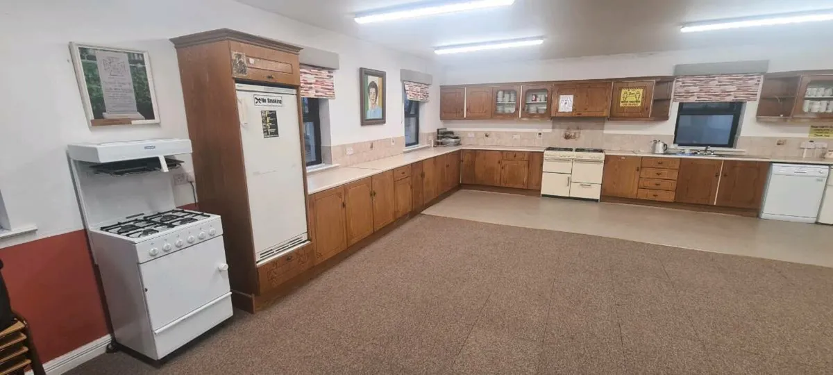Kitchen units - Image 1