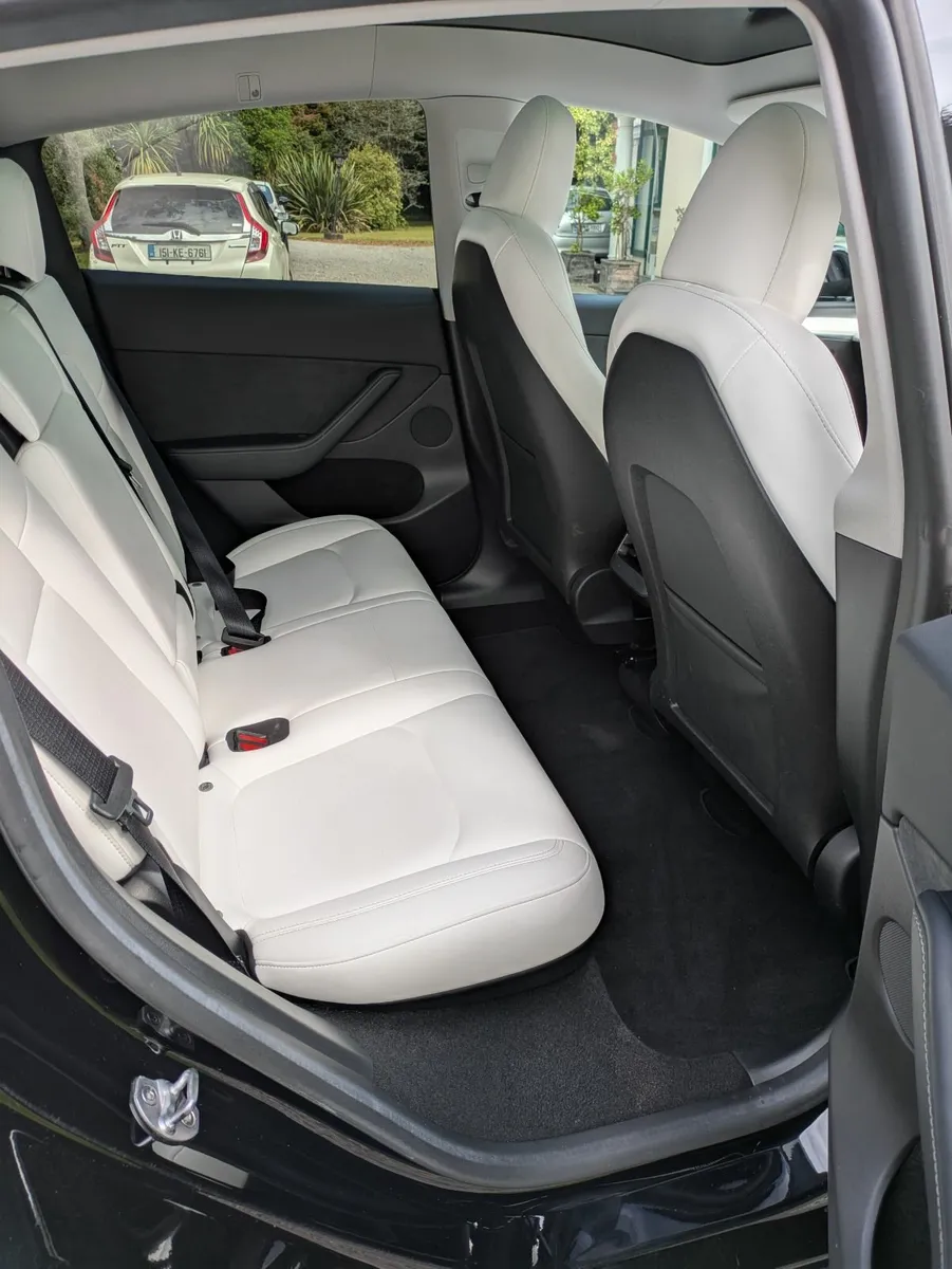 Tesla Model Y 2023 - Image 1