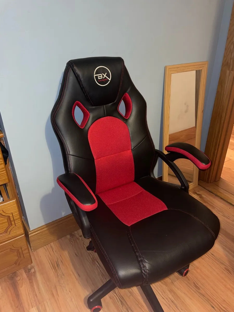 Gaming chair - Image 1