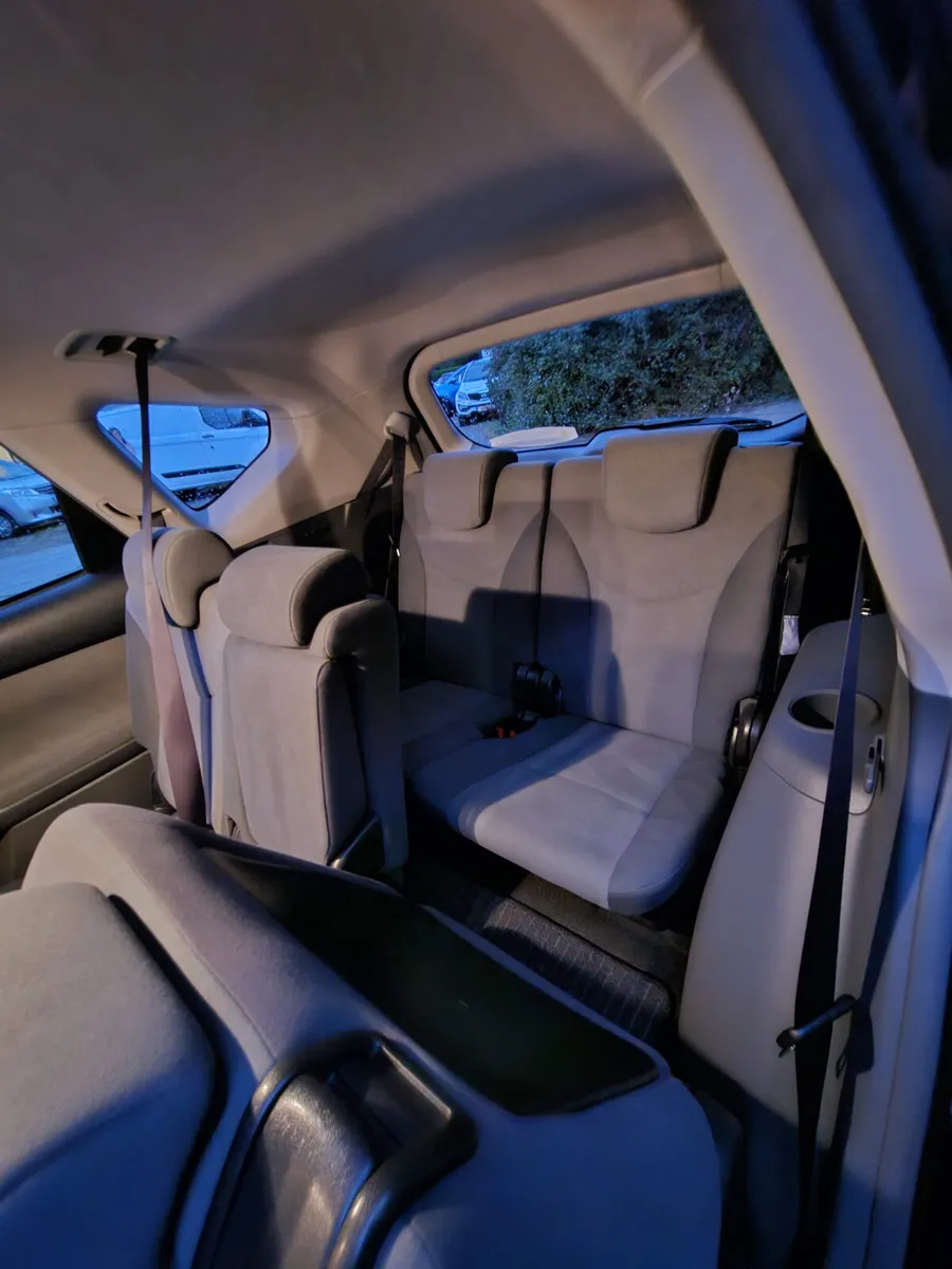 Toyota Prius 2014 alpha 7 seats low miles €8900 - Image 3