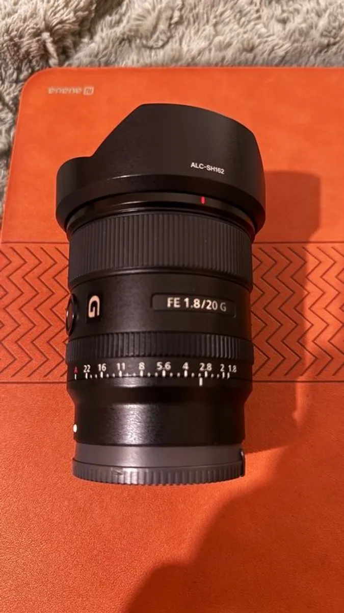 Sony FE1.8 G 20 MM wide angle - As new - Image 3