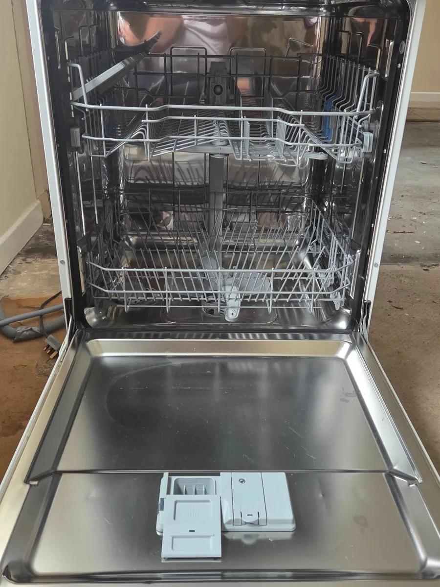 Dishwasher ,Oven - Image 4