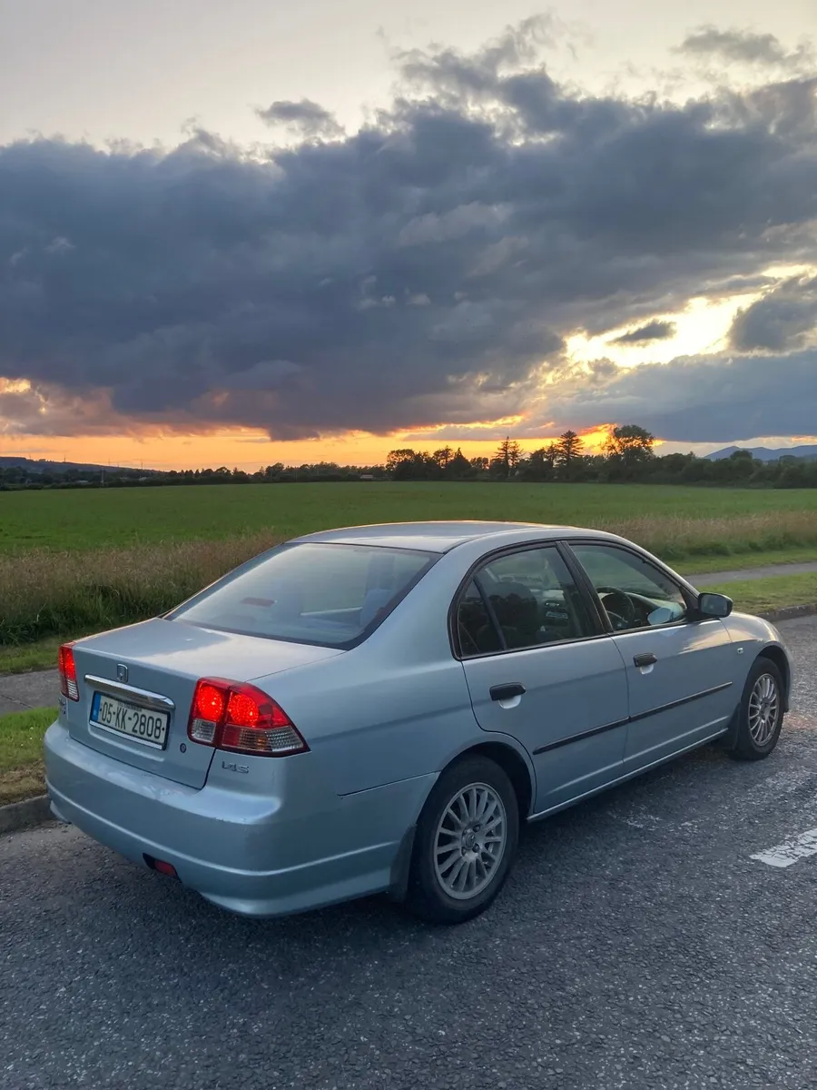 Honda Civic 2005 - Image 2