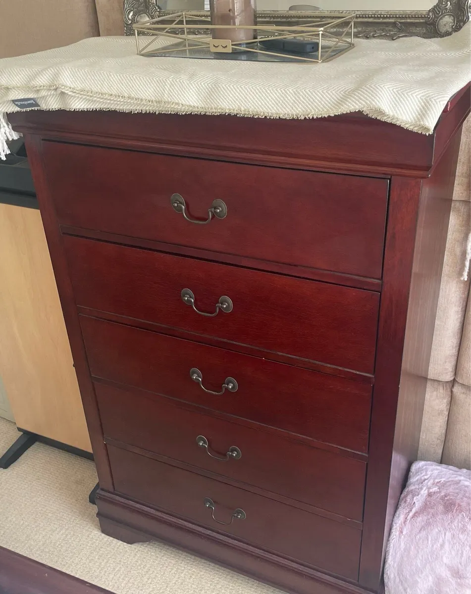 King size bed with 2 lockers and chest of drawers - Image 4