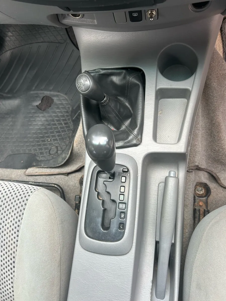 Toyota Hilux - Image 4