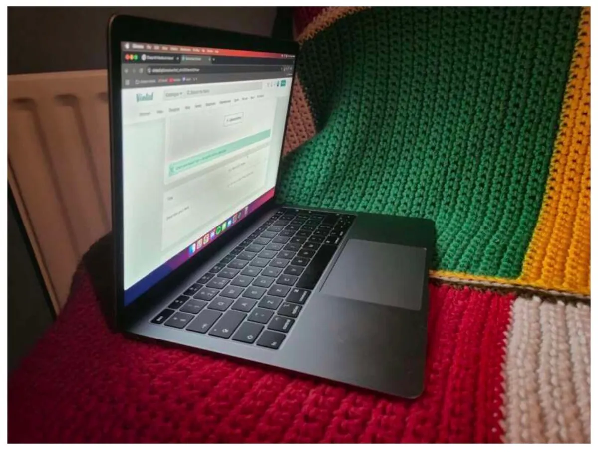MacBook Air (Late 2018) | 13.3" | i5 | 8GB RAM - Image 2