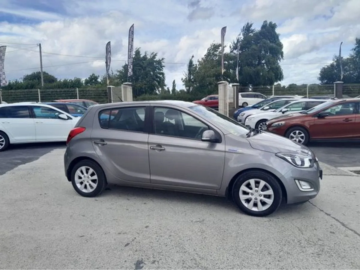 Hyundai i20 1.2 Premium 5DR - Image 1