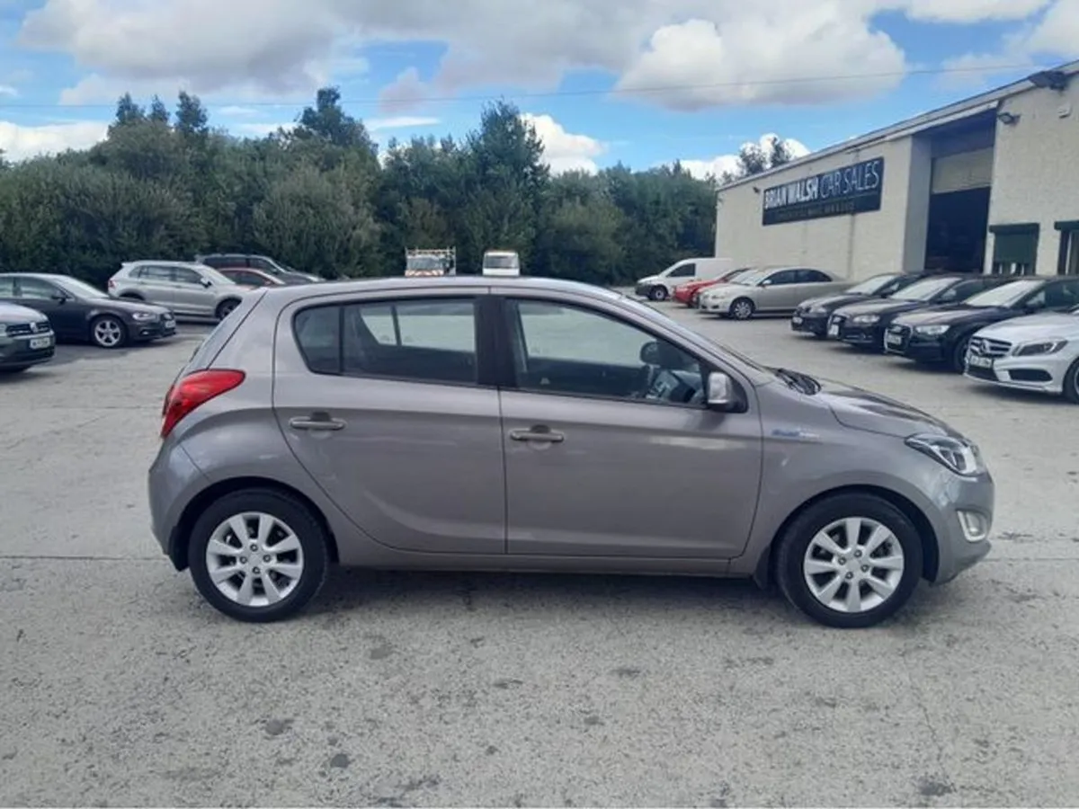 Hyundai i20 1.2 Premium 5DR - Image 2