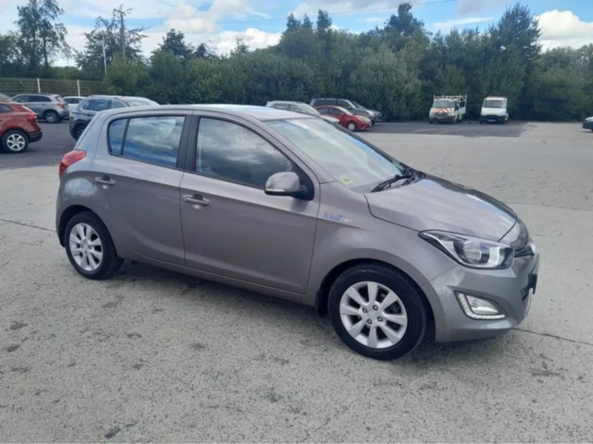 Hyundai i20 1.2 Premium 5DR - Image 4
