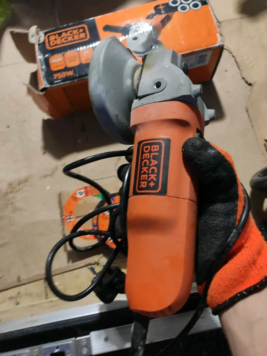 Electric angle grinder - Black & Decker 750w - Image 3