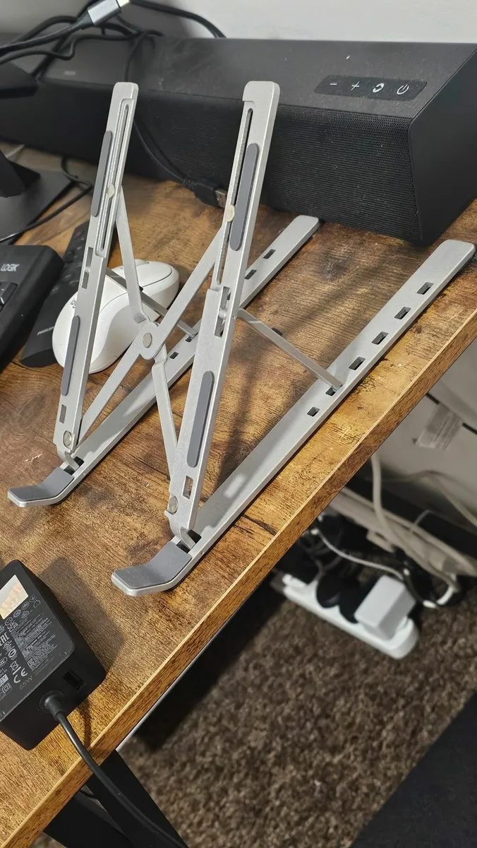 Laptop stand - Image 1