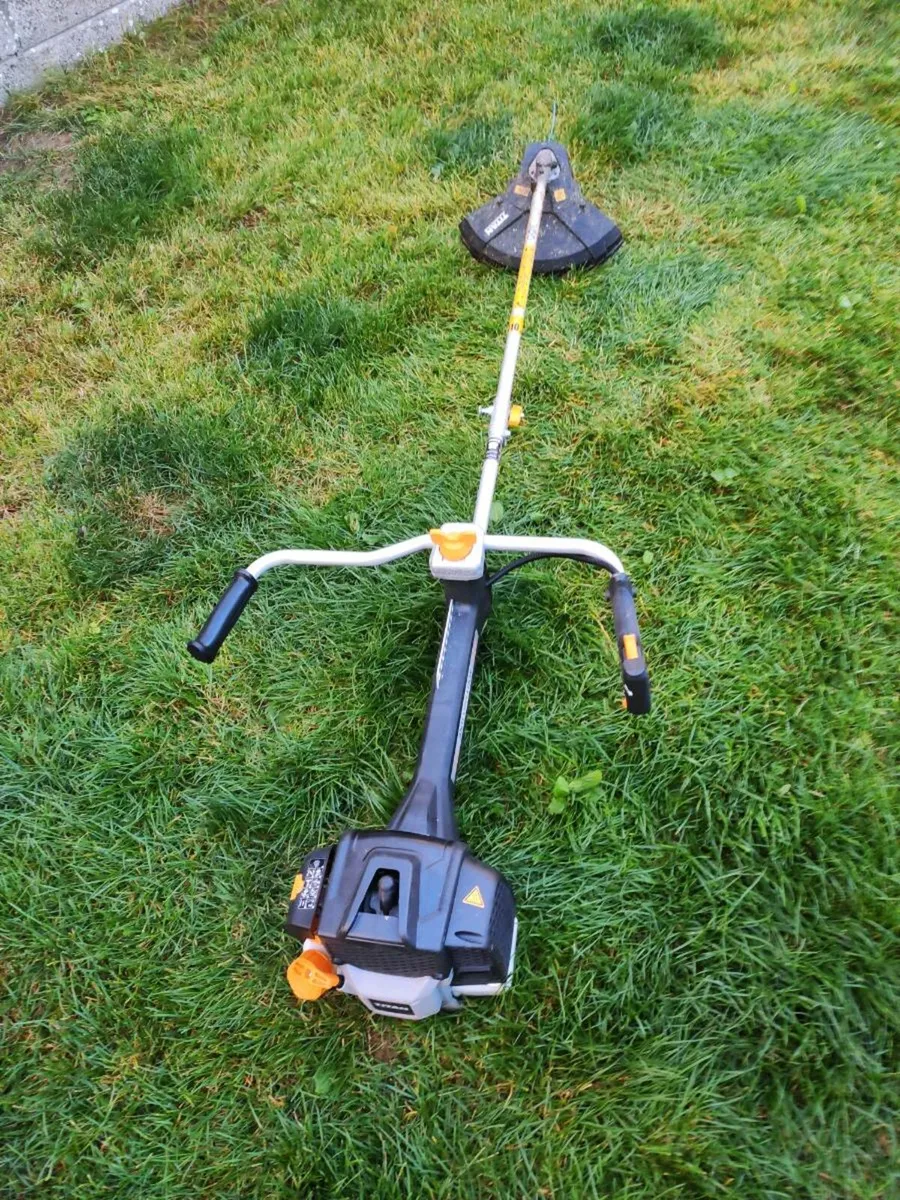 Petrol brush cutter & strimmer and Oregon harness - Image 1