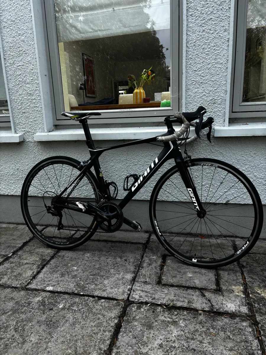 Giant Carbon Road Bike - Image 1