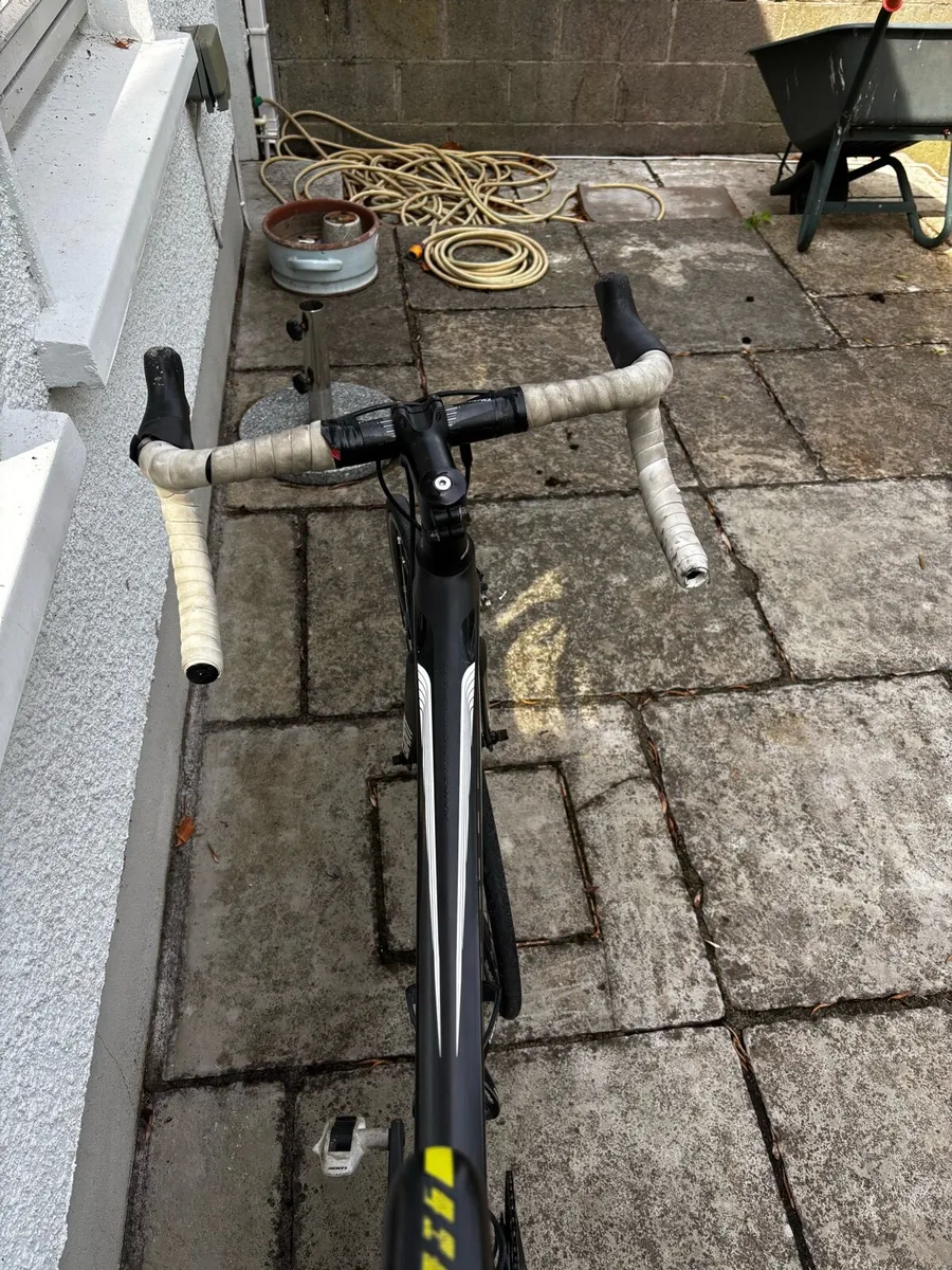 Giant Carbon Road Bike - Image 4