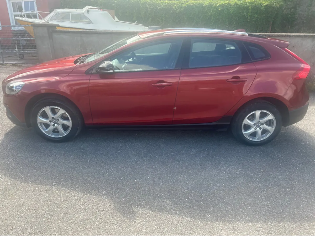 Volvo V40 2.0 D2 CROSSCOUNTRY SE 5DR 40 SERIES - Image 3
